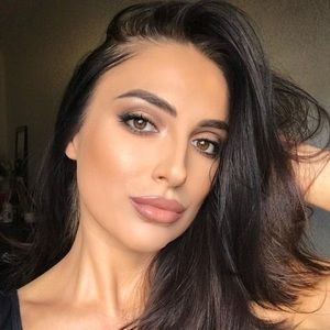 Meet your Posher, Ilva